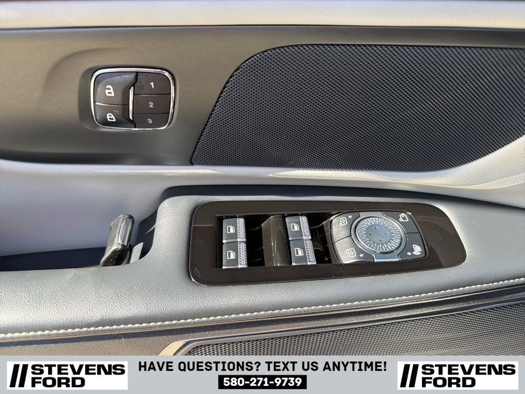 Used 2024 Lincoln Nautilus Premier image 19