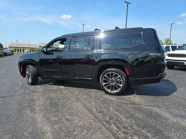 Used 2025 Jeep Grand Wagoneer L Series III w/ Rear Seat Video Group 1 AWD/4WD image 4