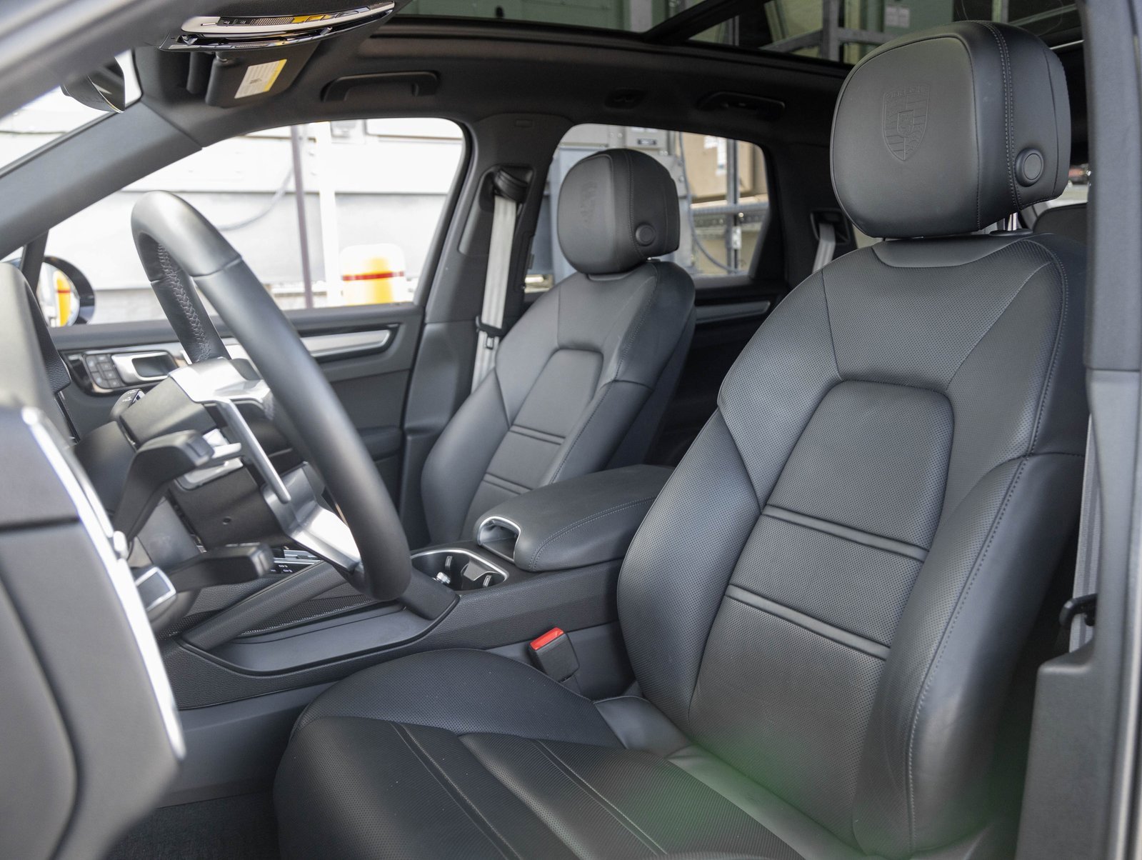 Used 2022 Porsche Cayenne Platinum Edition image 5