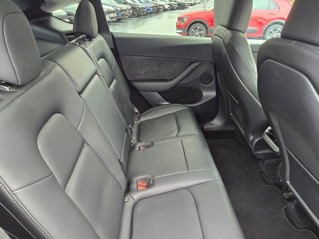Used 2024 Tesla Model Y Long Range AWD/4WD image 12