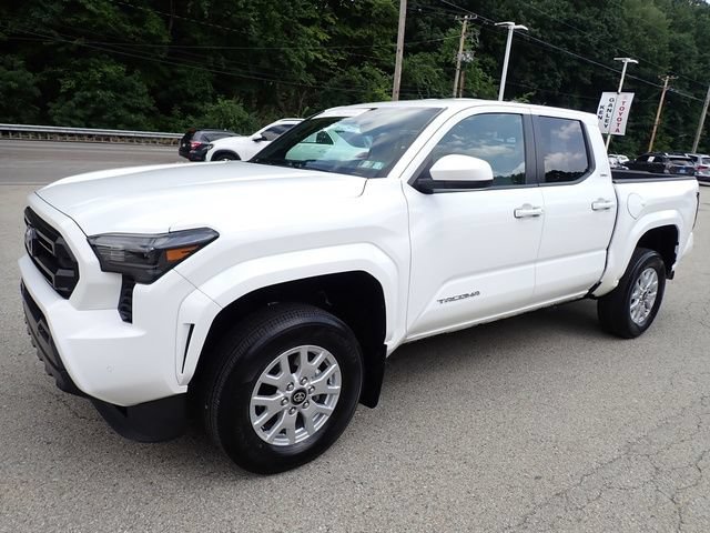 Certified 2024 Toyota Tacoma SR5 AWD/4WD image 10