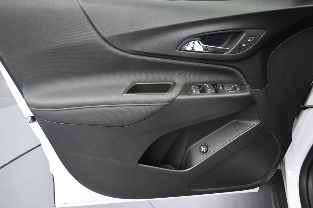 Used 2023 Chevrolet Equinox RS FWD image 11