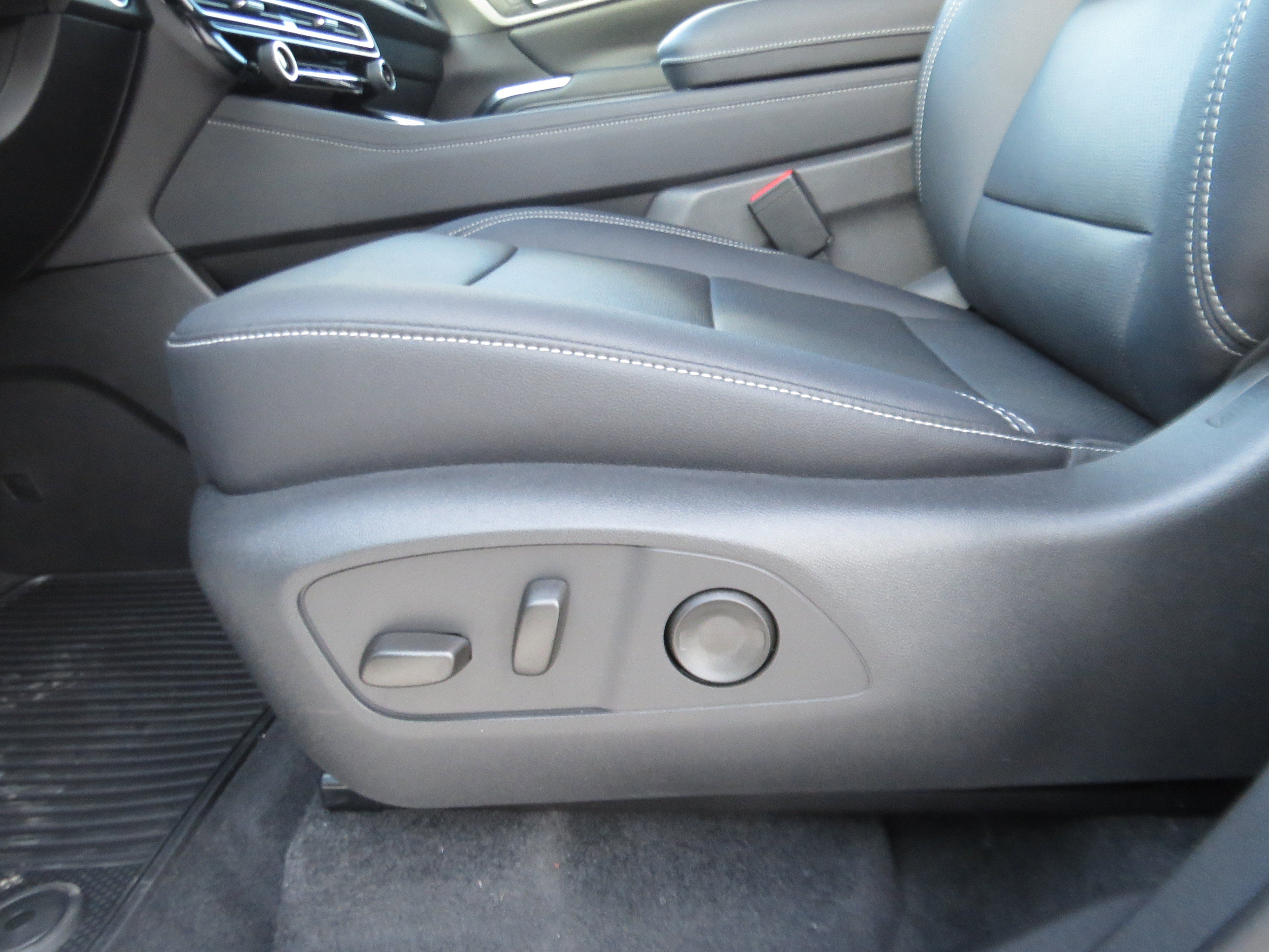 New 2026 Chevrolet Traverse LT w/ Driver Confidence Package FWD image 17