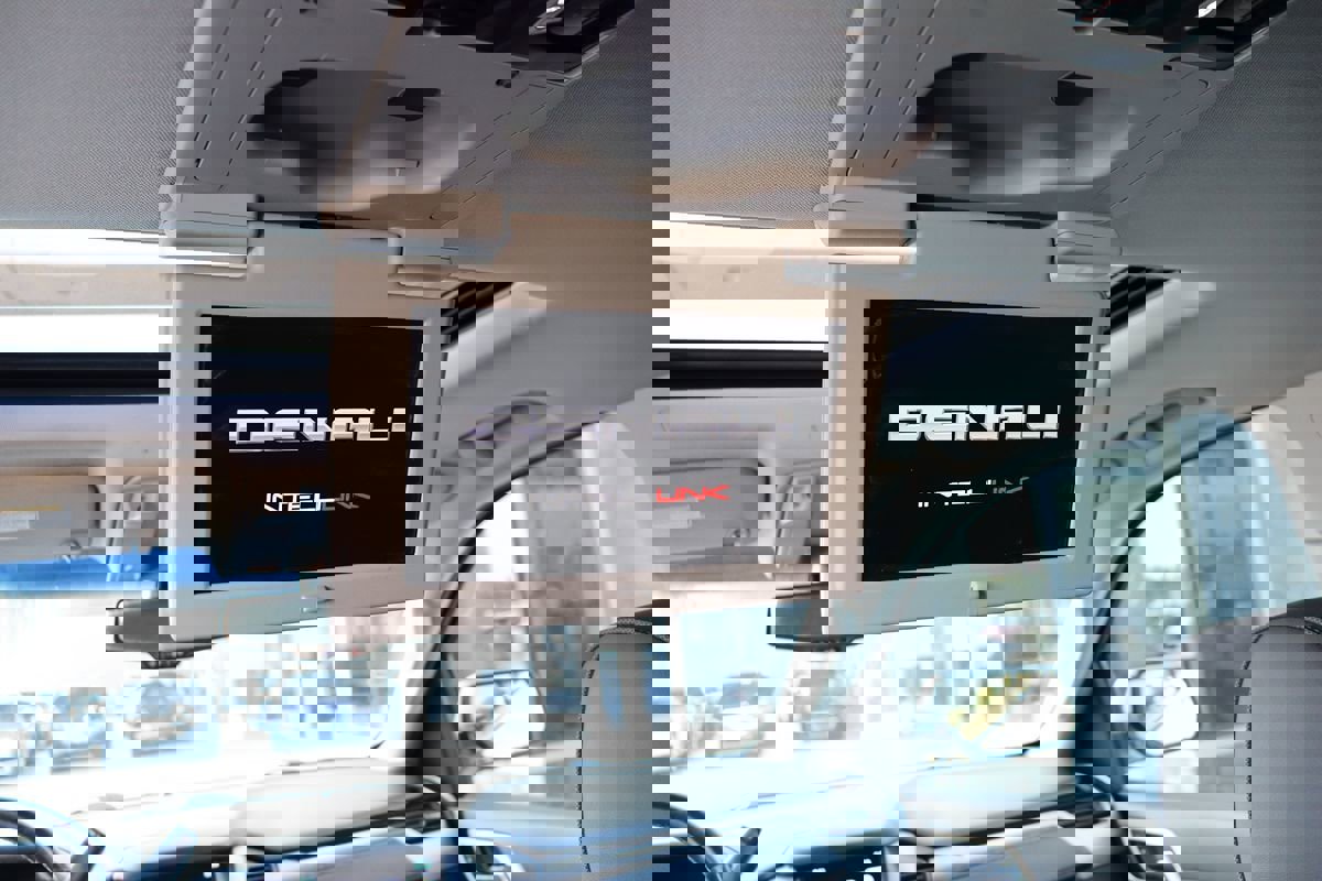 Used 2019 GMC Yukon Denali w/ Denali Ultimate Package image 31