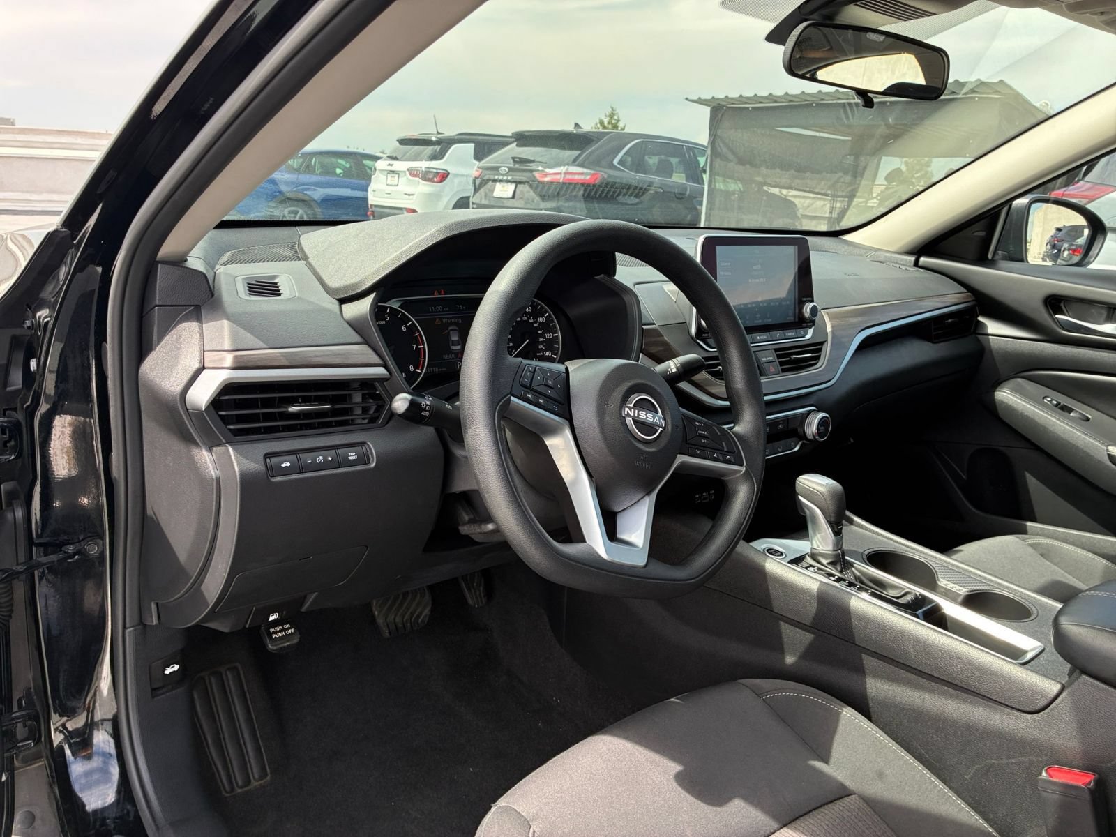 Used 2025 Nissan Altima 2.5 SV FWD image 33