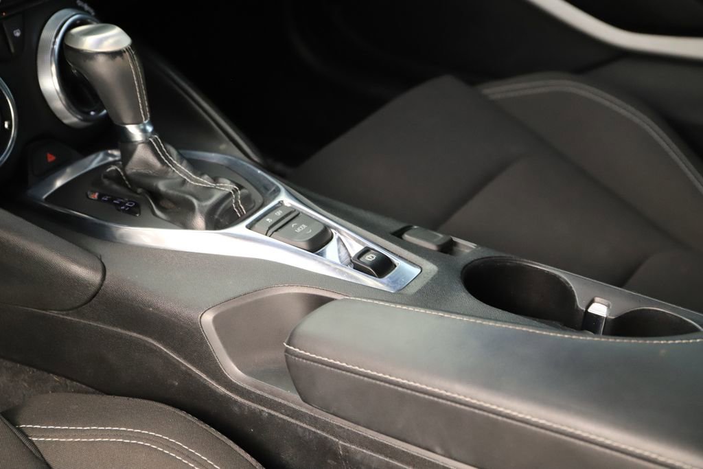 Used 2020 Chevrolet Camaro LT RWD image 17