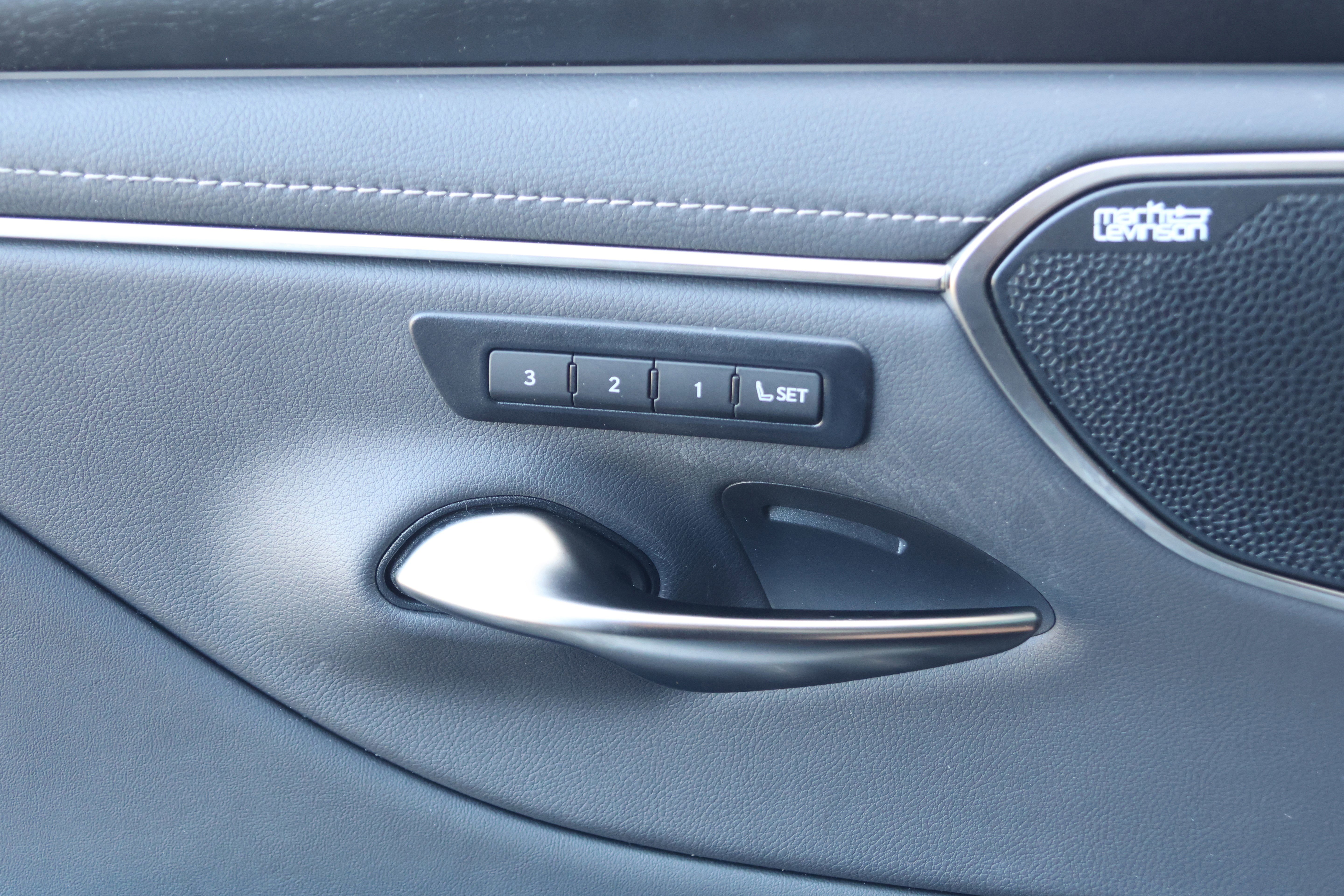 Used 2024 Lexus ES 350 Ultra Luxury w/ Accessory Package (Z2) image 14