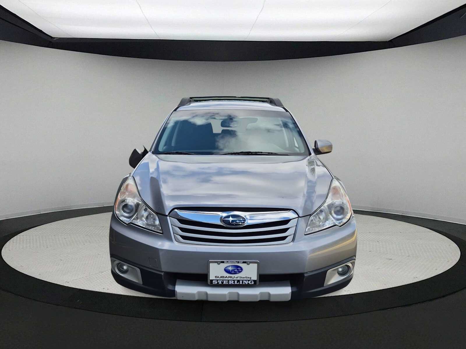 Used 2010 Subaru Outback 2.5i Premium AWD/4WD image 3