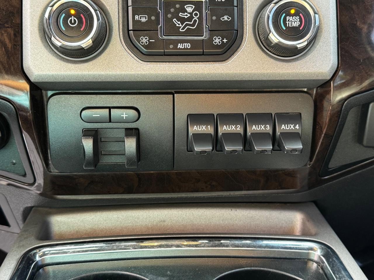 Used 2015 Ford F250 Platinum w/ FX4 Off-Road Package image 27