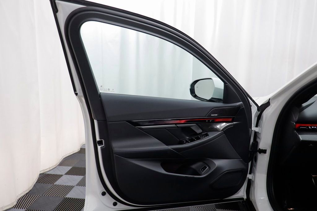 New 2026 BMW 550e xDrive w/ Premium Package image 4