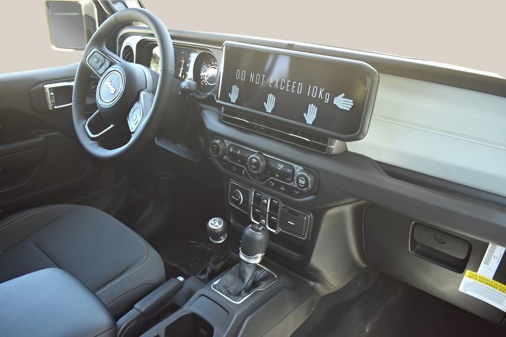 New 2025 Jeep Gladiator Sport image 17