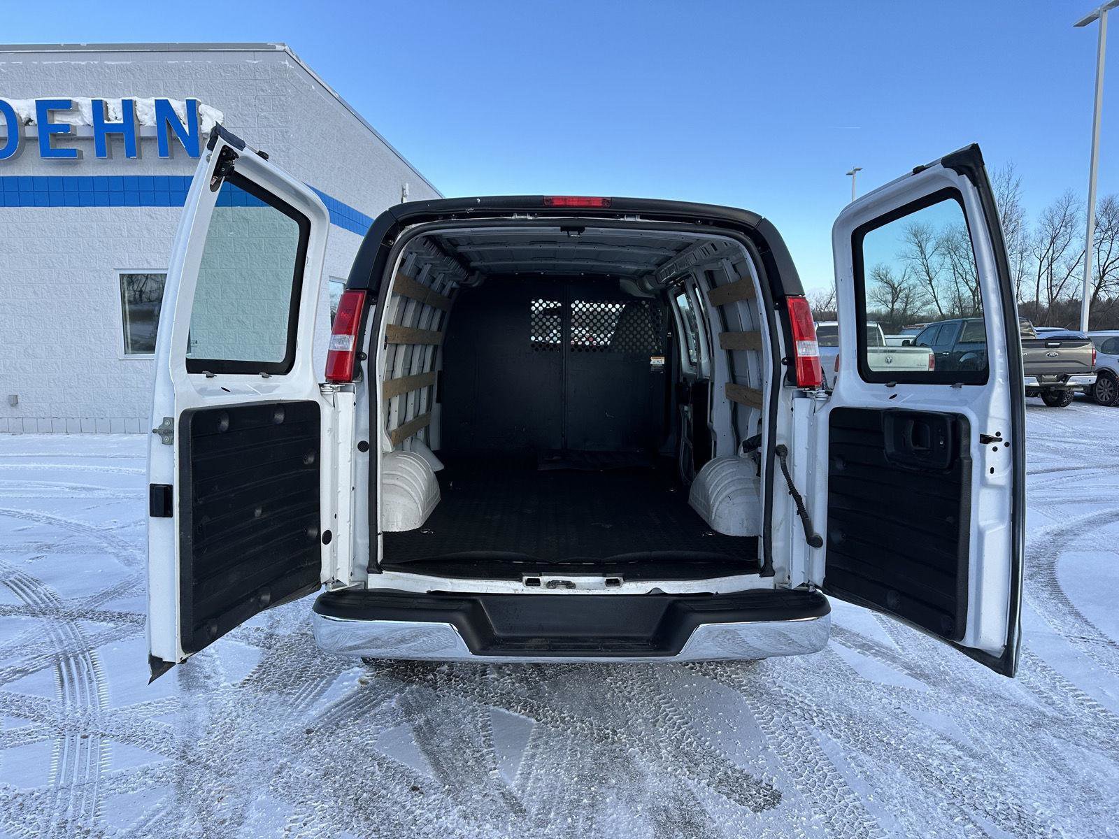 Used 2023 GMC Savana 2500 image 9