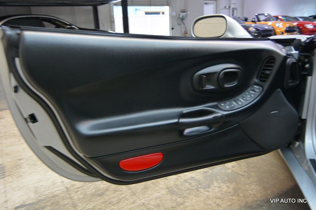 Used 2000 Chevrolet Corvette Convertible w/ Memory Pkg RWD image 22