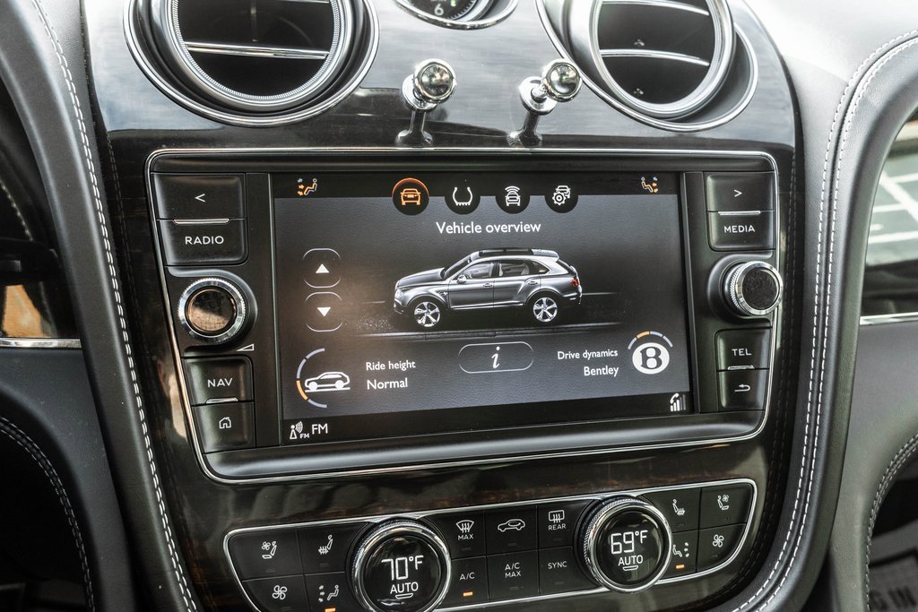 Used 2019 Bentley Bentayga image 11