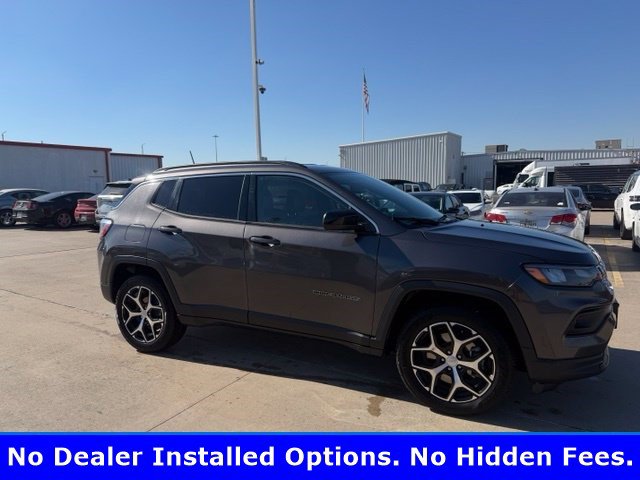Used 2024 Jeep Compass Latitude AWD/4WD image 2
