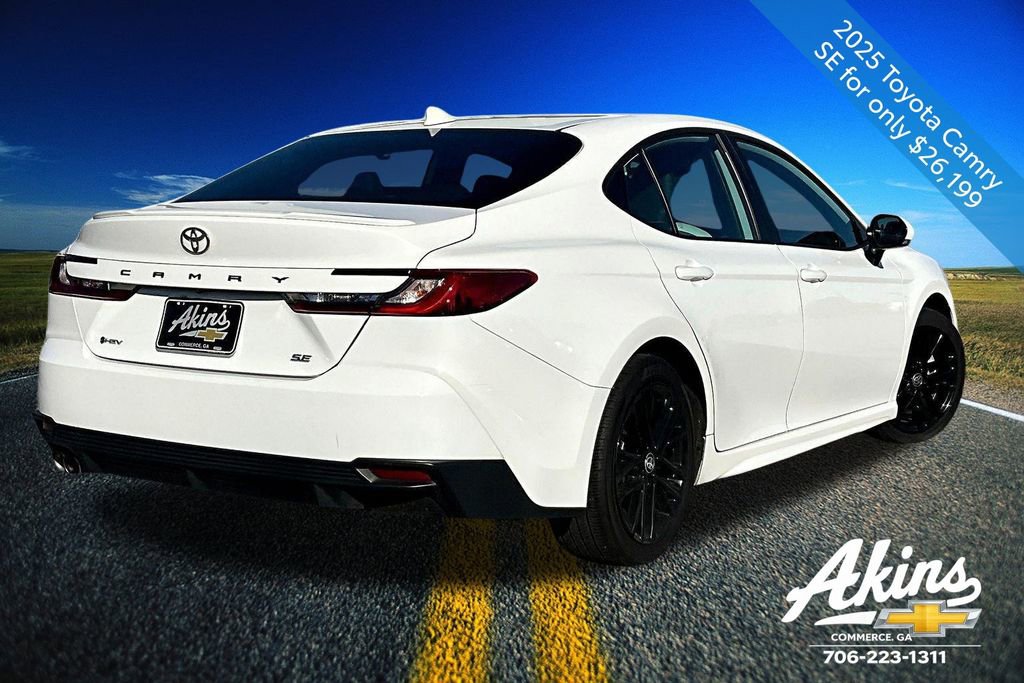 Used 2025 Toyota Camry SE image 6