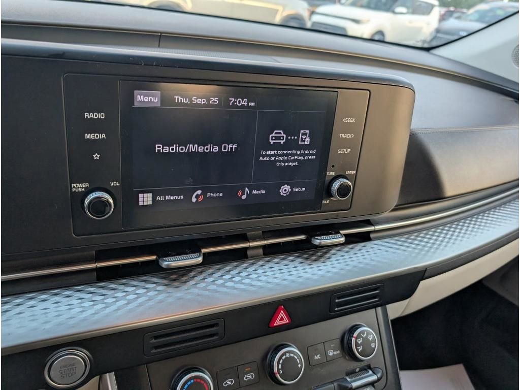 Used 2024 Kia Carnival LX image 18