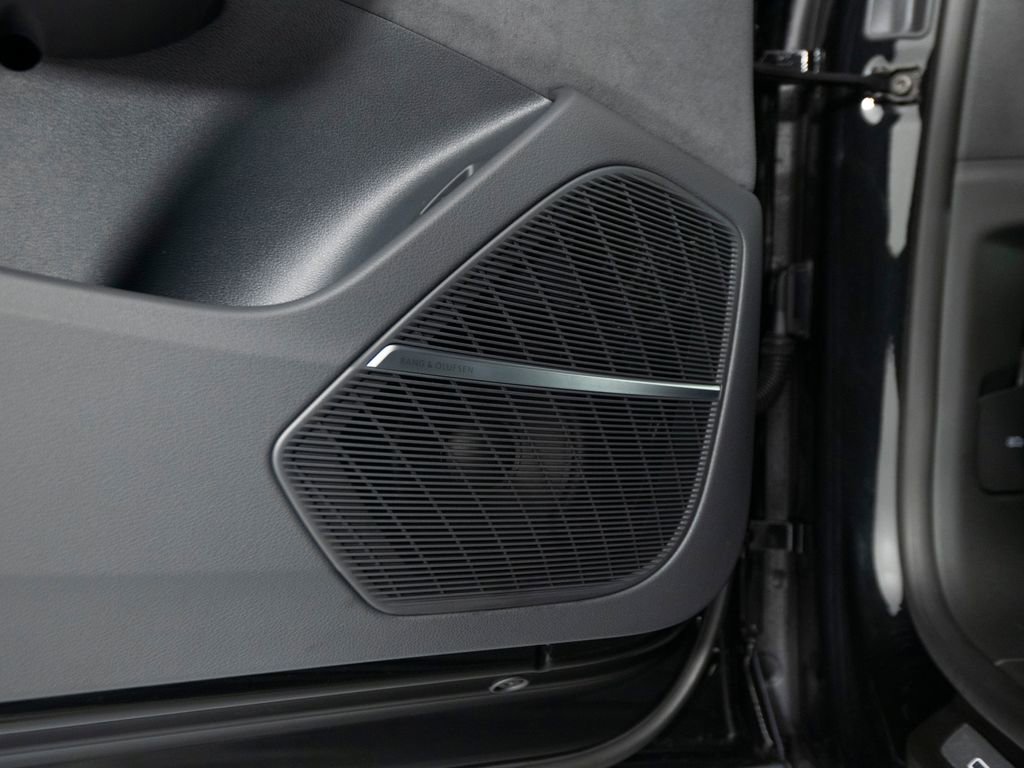 Used 2025 Audi RS Q8 performance image 13