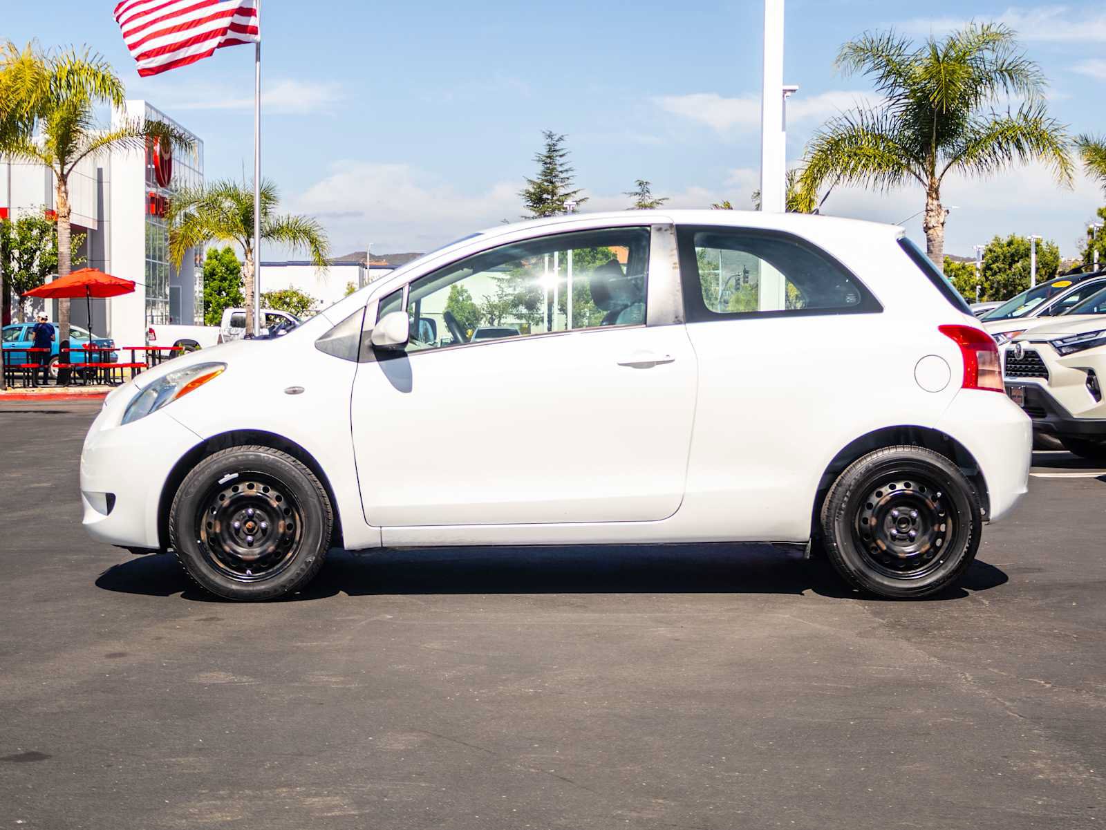 Used 2008 Toyota Yaris 2-Door Hatchback FWD image 4