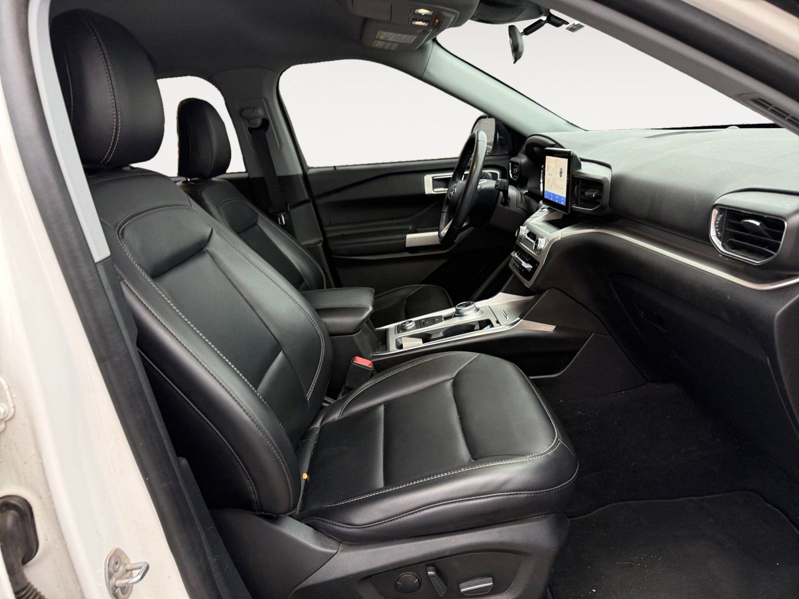 Used 2022 Ford Explorer XLT w/ Equipment Group 202A image 15