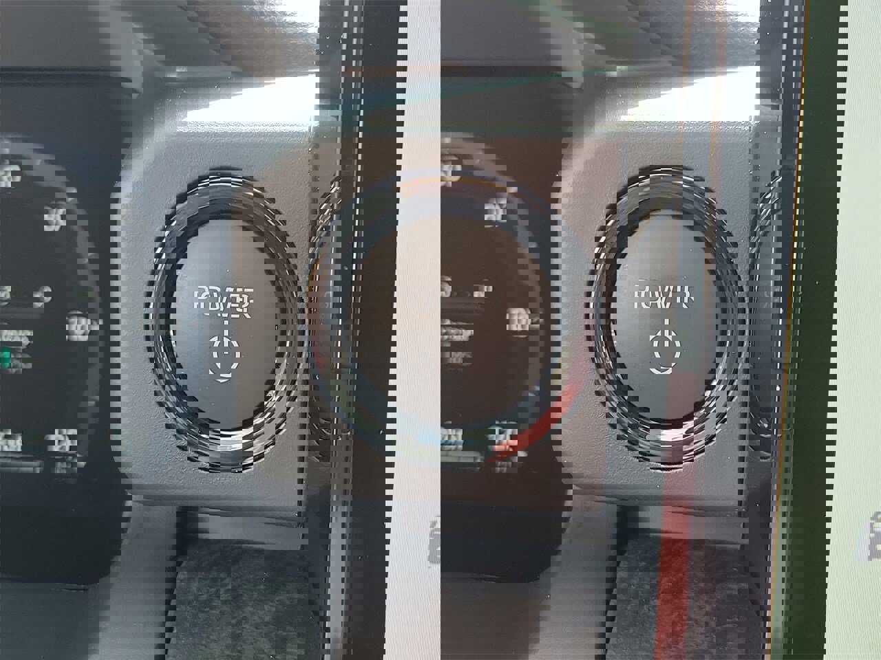 Used 2025 Toyota Tacoma Limited image 29