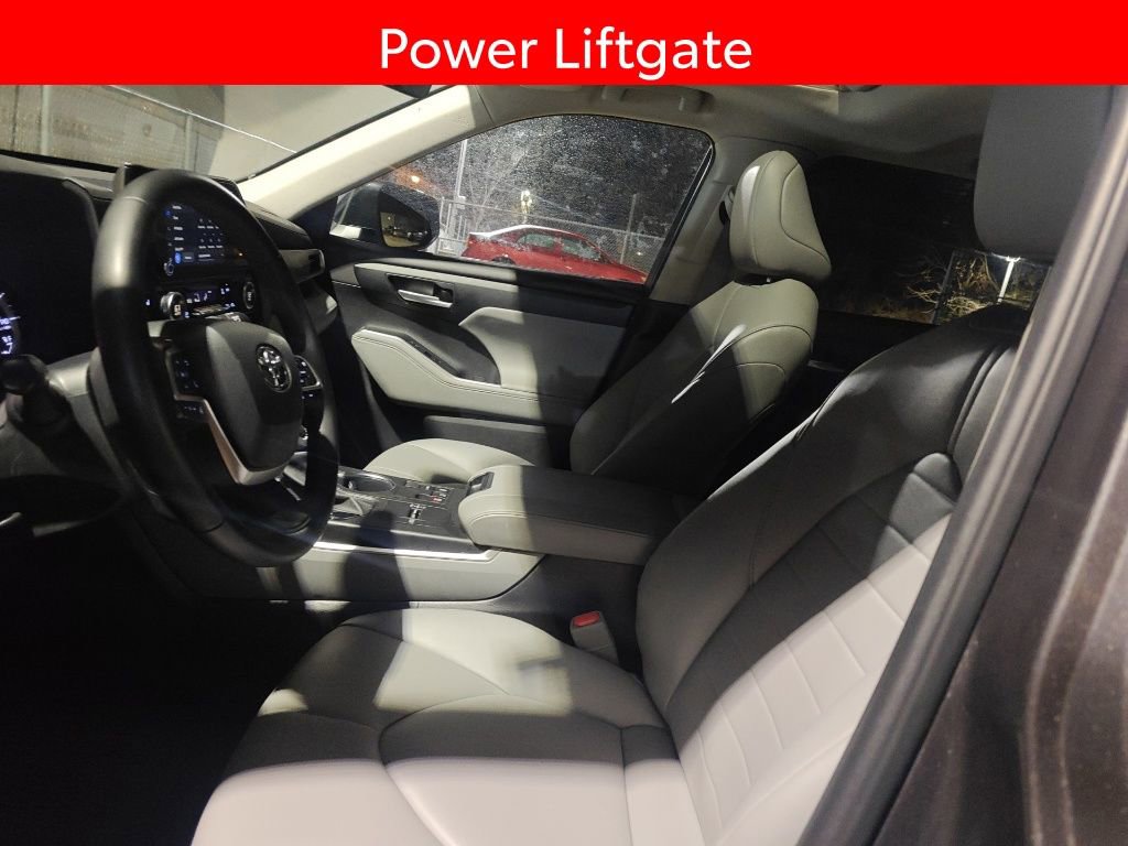 Used 2023 Toyota Highlander XLE image 6