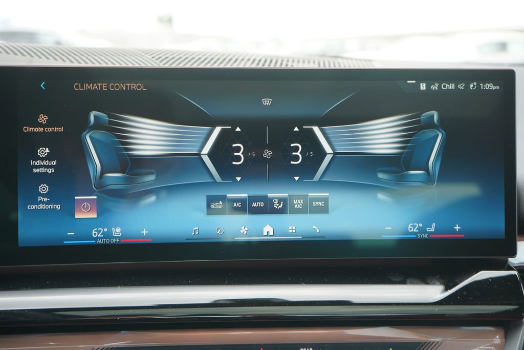 Used 2025 BMW i5 eDrive40i w/ Premium Package image 18