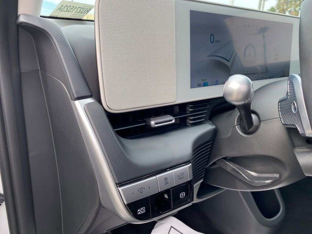 Used 2024 Hyundai Ioniq 5 SEL image 14