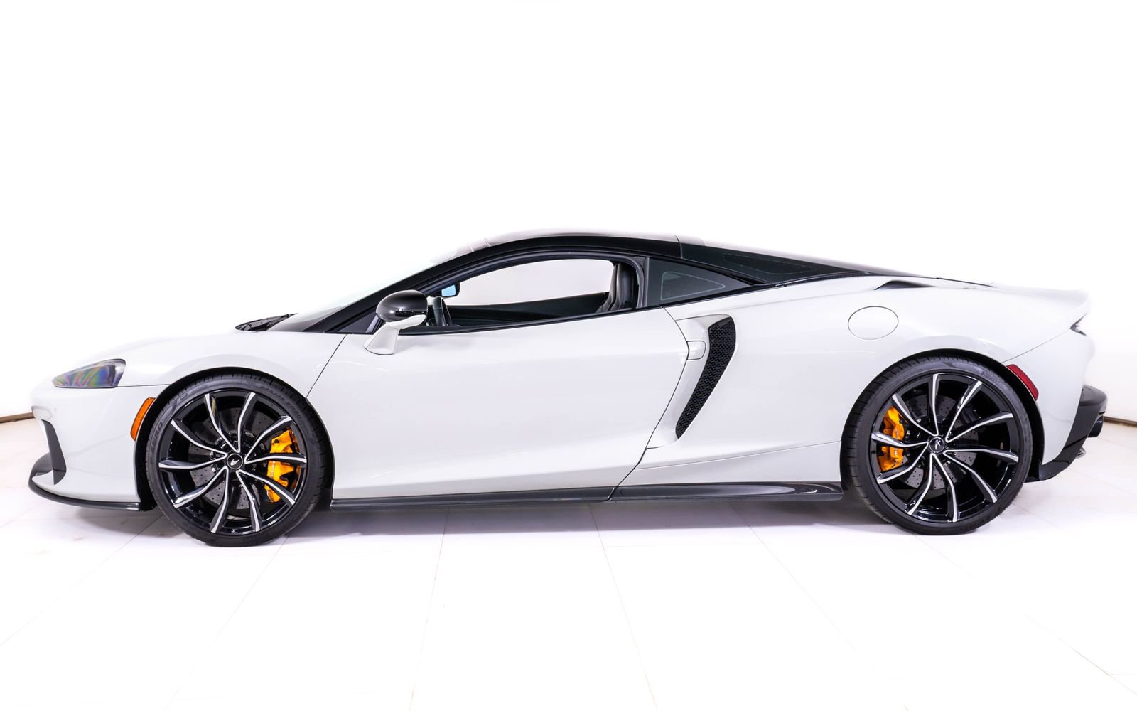 Used 2025 McLaren GTS RWD image 2
