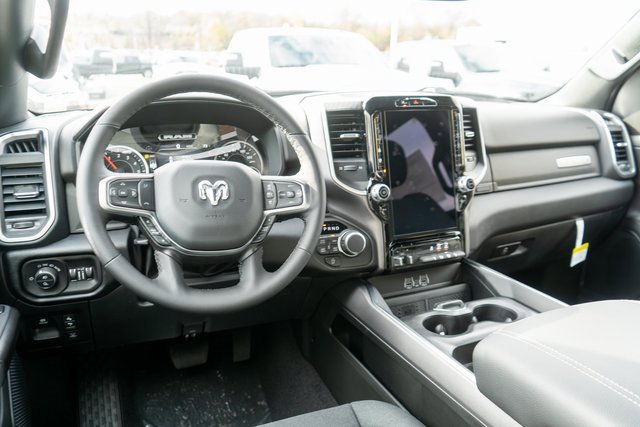 New 2026 RAM 1500 4x4 Crew Cab image 10