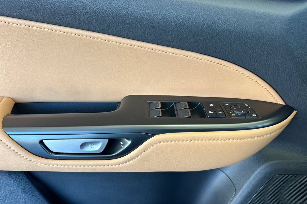 Used 2025 Lexus NX 250 FWD w/ Accessory Package (Z2) image 11