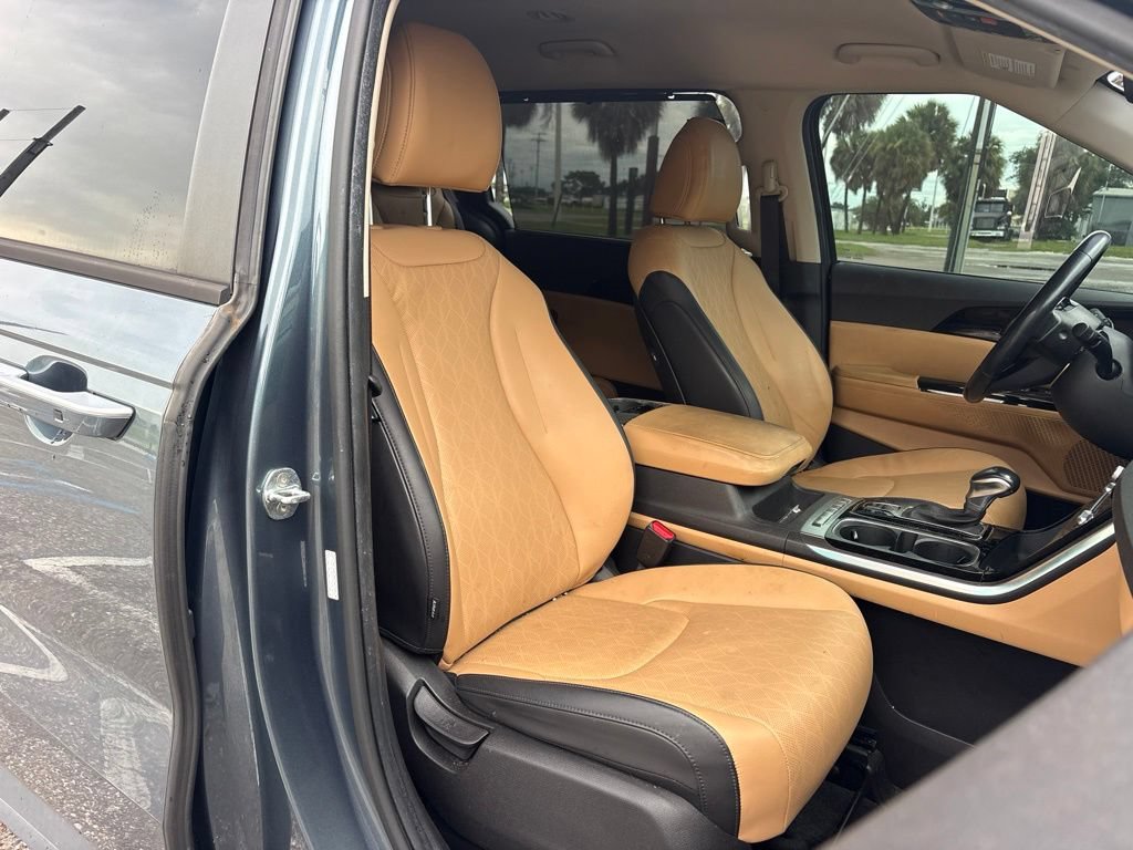 Used 2022 Kia Carnival EX FWD image 16