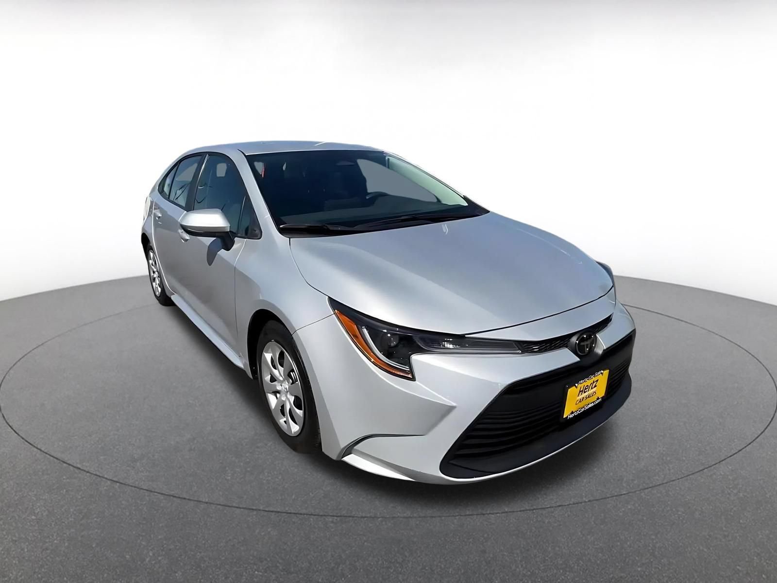 Used 2025 Toyota Corolla LE FWD image 3