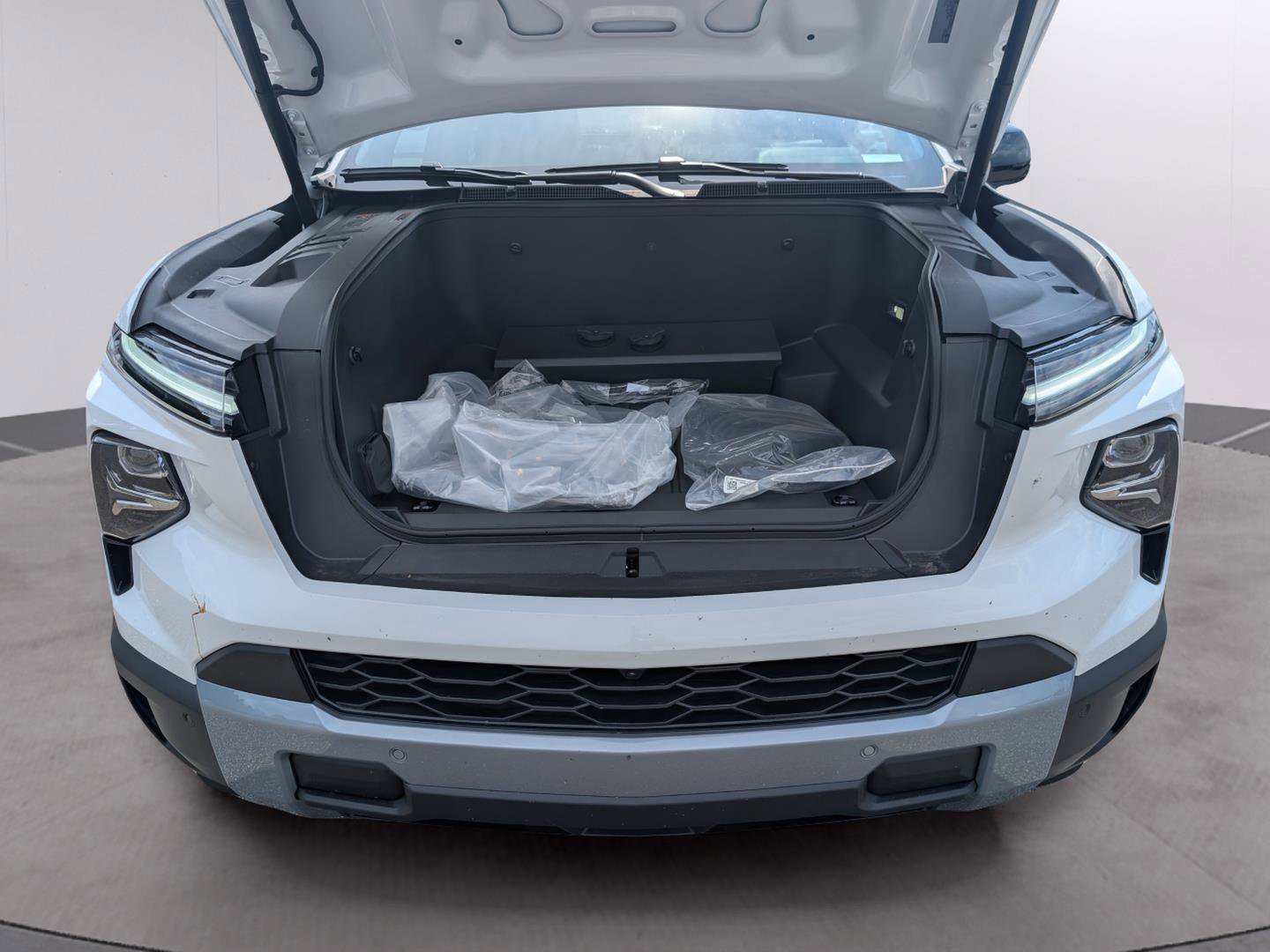 New 2025 Chevrolet Silverado EV LT image 32