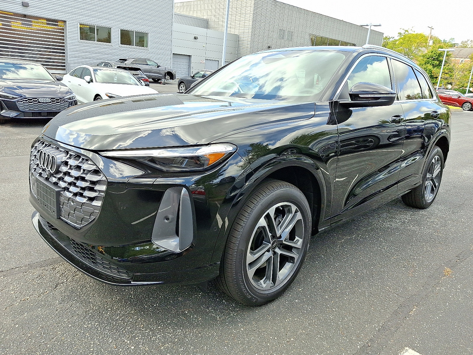 New 2025 Audi Q5 Premium Plus image 2