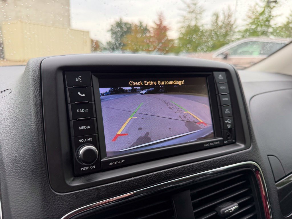 Used 2018 Dodge Grand Caravan SE FWD image 19