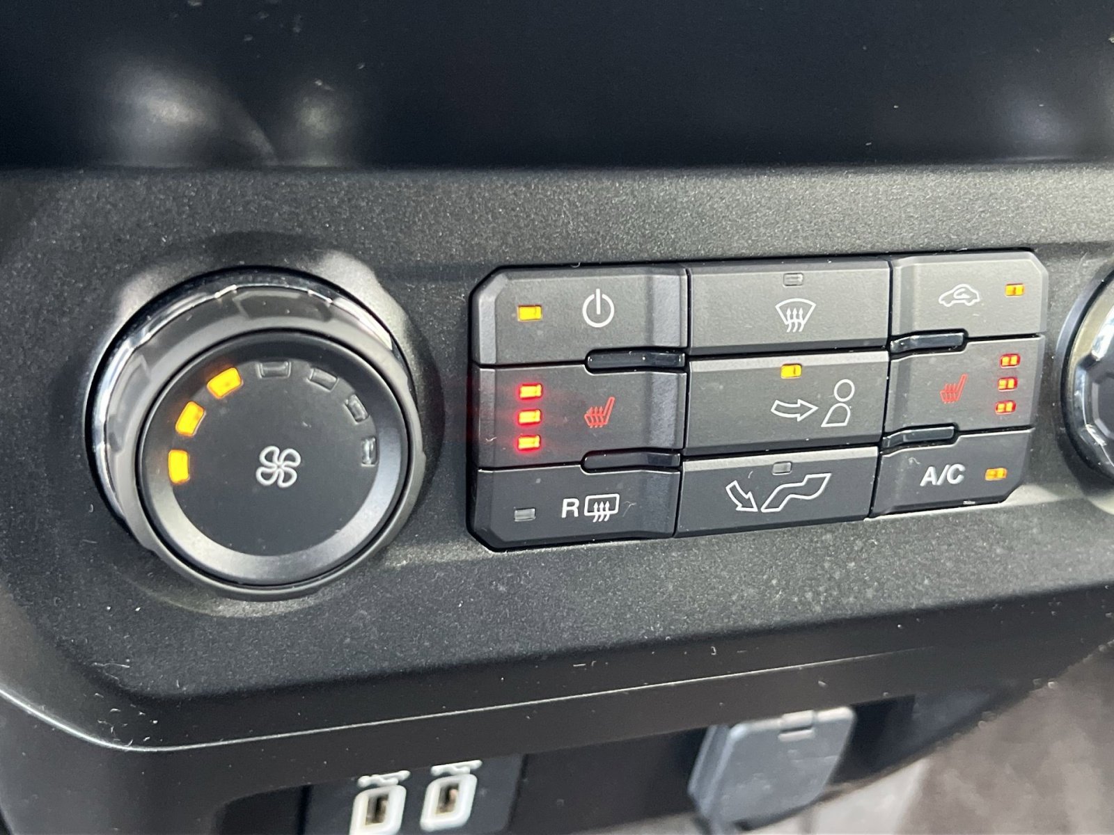 Used 2020 Ford F150 XLT w/ Equipment Group 302A Luxury AWD/4WD image 33