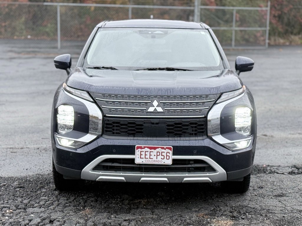 Used 2024 Mitsubishi Outlander SE image 2