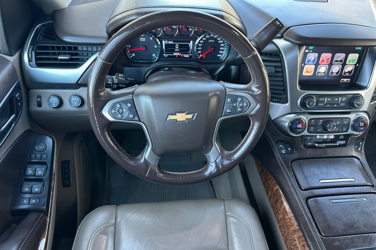 Used 2018 Chevrolet Suburban Premier AWD/4WD image 14