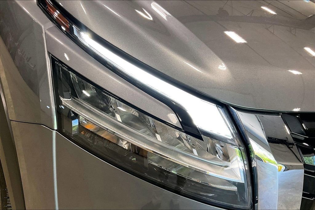 Used 2022 Nissan Pathfinder Platinum w/ Cargo Package AWD/4WD image 33