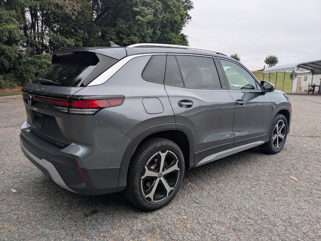 Certified 2025 Volkswagen Tiguan SE AWD/4WD image 4