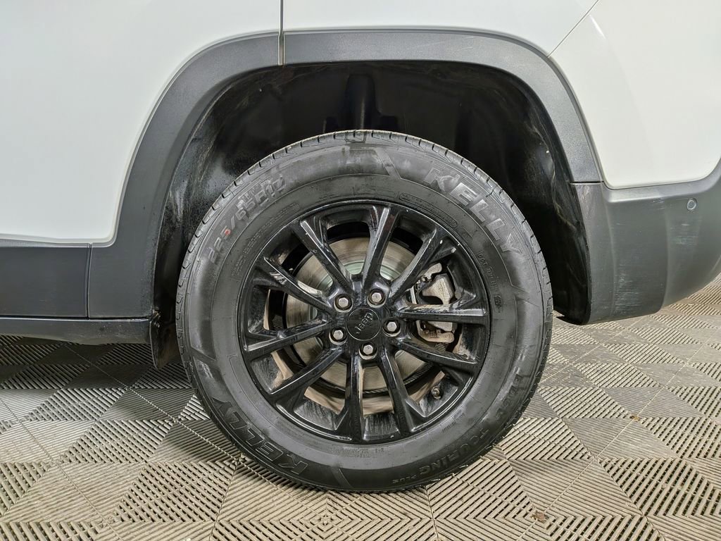 Certified 2023 Jeep Cherokee Altitude Lux image 14