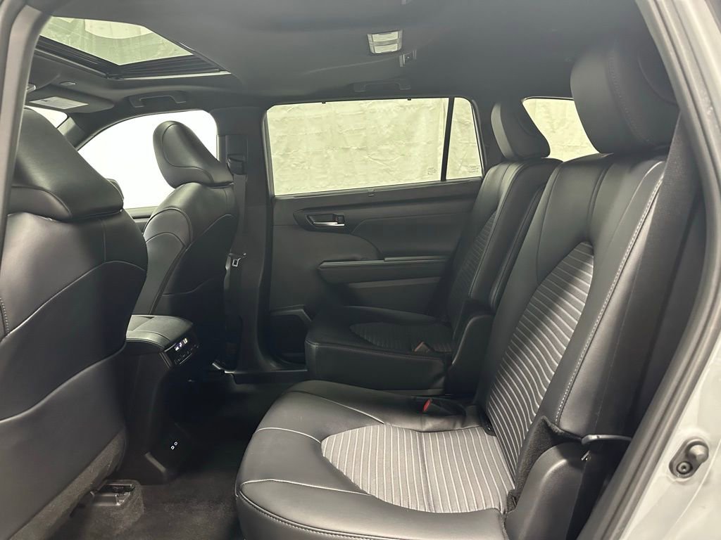 Used 2025 Toyota Highlander XSE image 50
