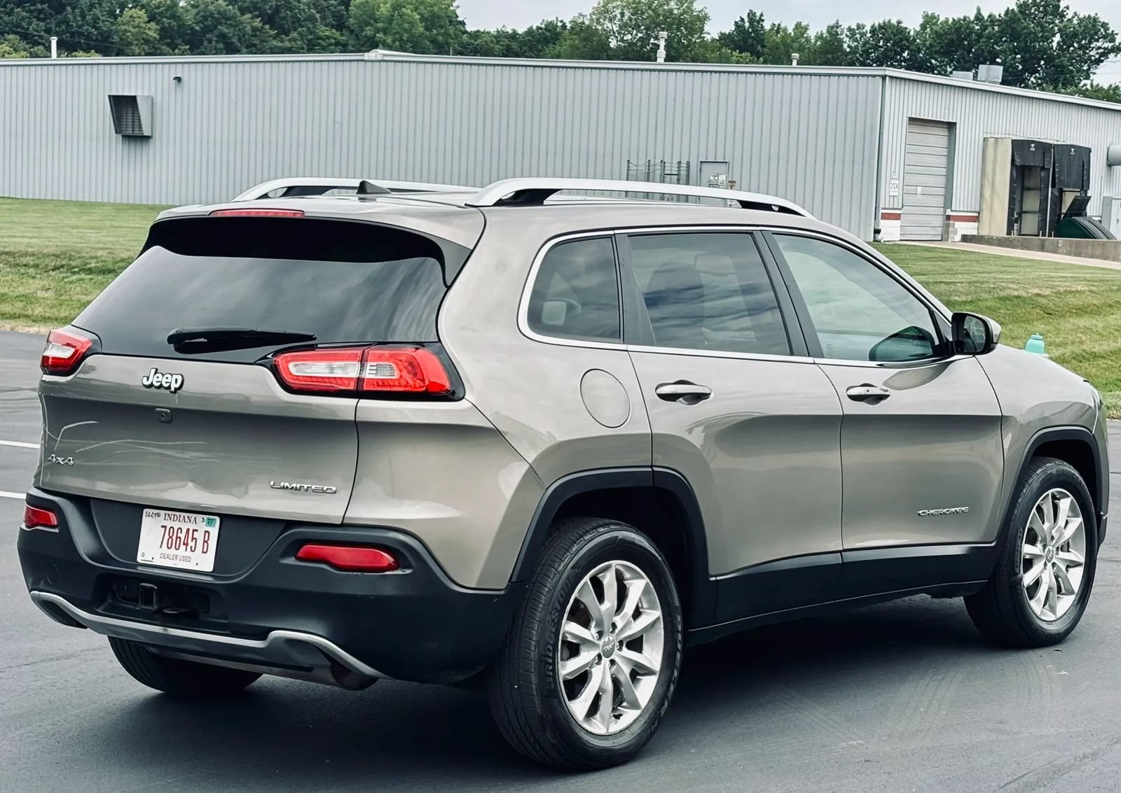 Used 2017 Jeep Cherokee Limited w/ Trailer Tow Group AWD/4WD image 13
