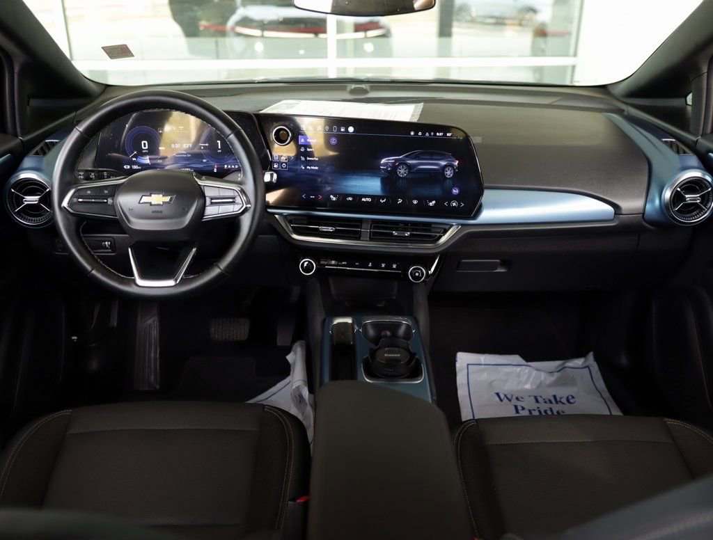 Used 2024 Chevrolet Equinox EV LT image 23