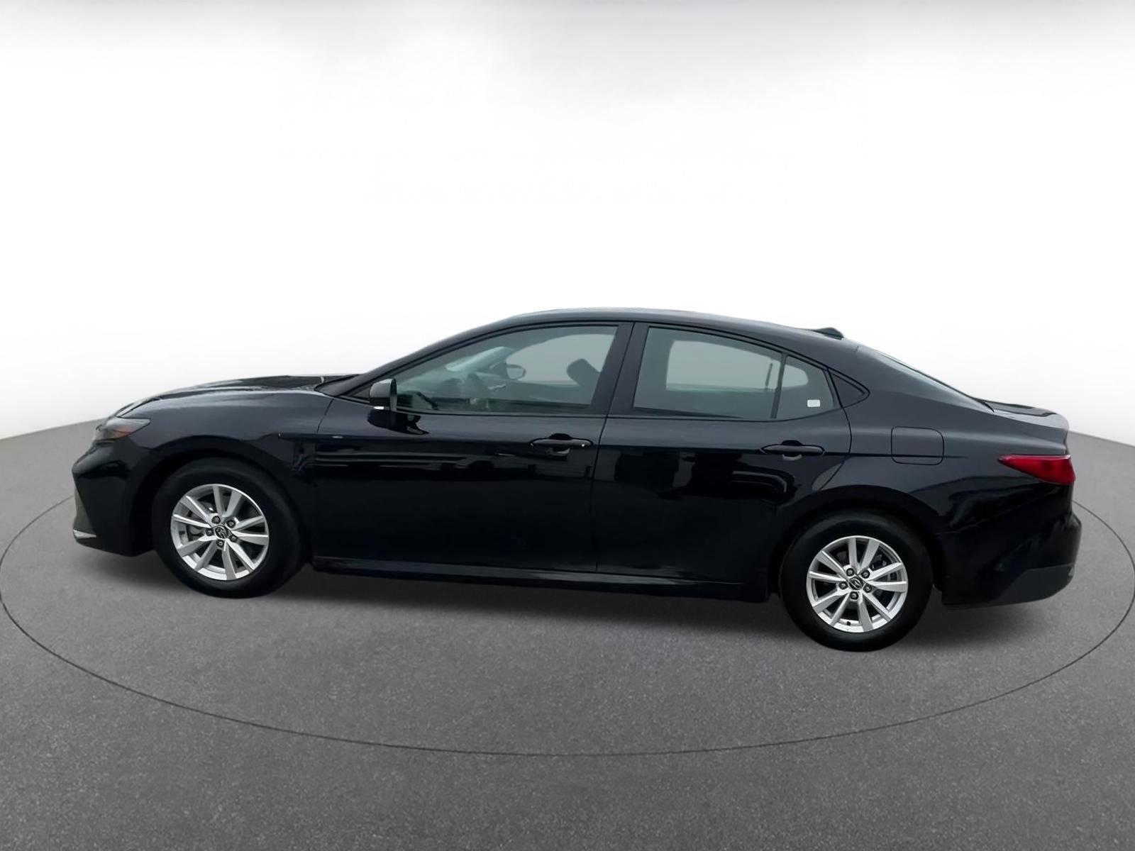 Used 2025 Toyota Camry LE image 8