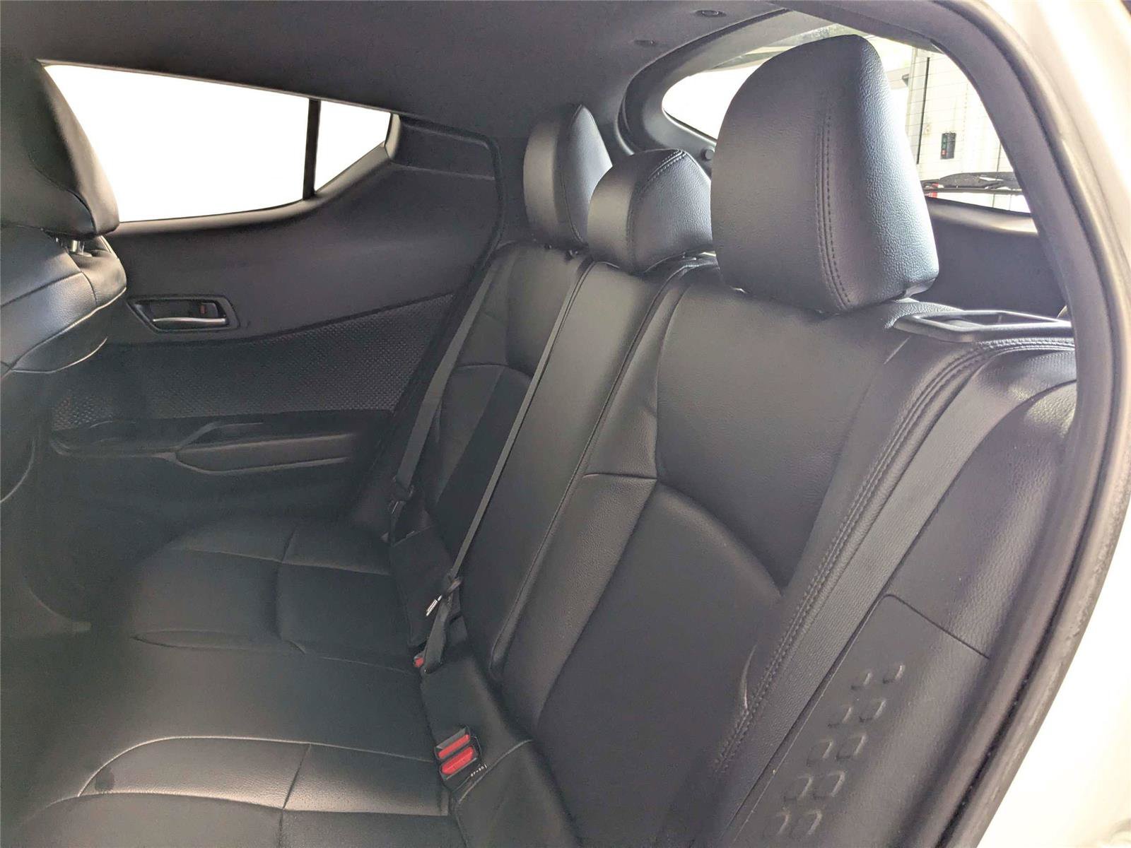 Used 2020 Toyota C-HR XLE FWD image 33