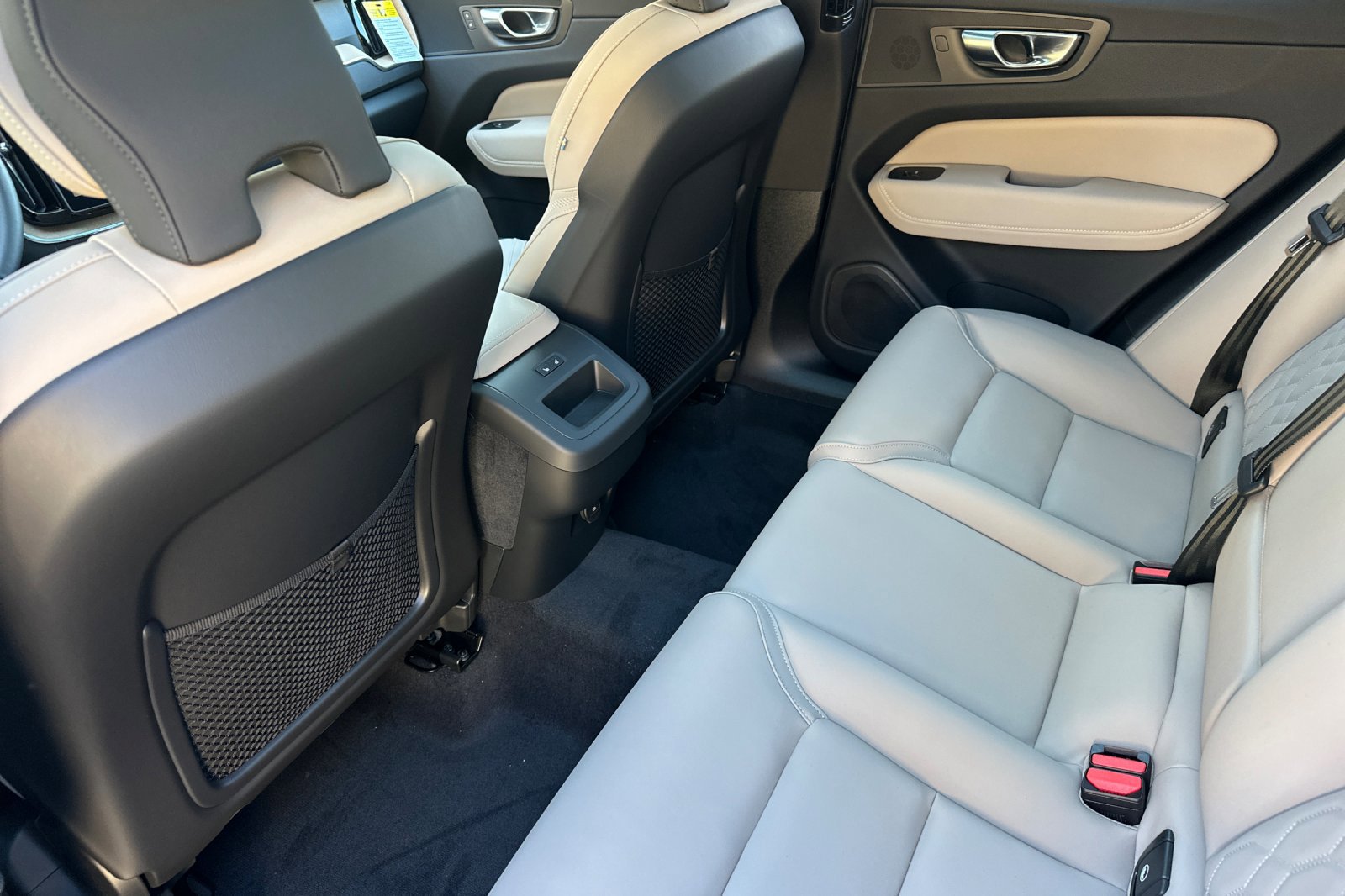 New 2026 Volvo XC60 B5 Plus w/ Climate Package image 10