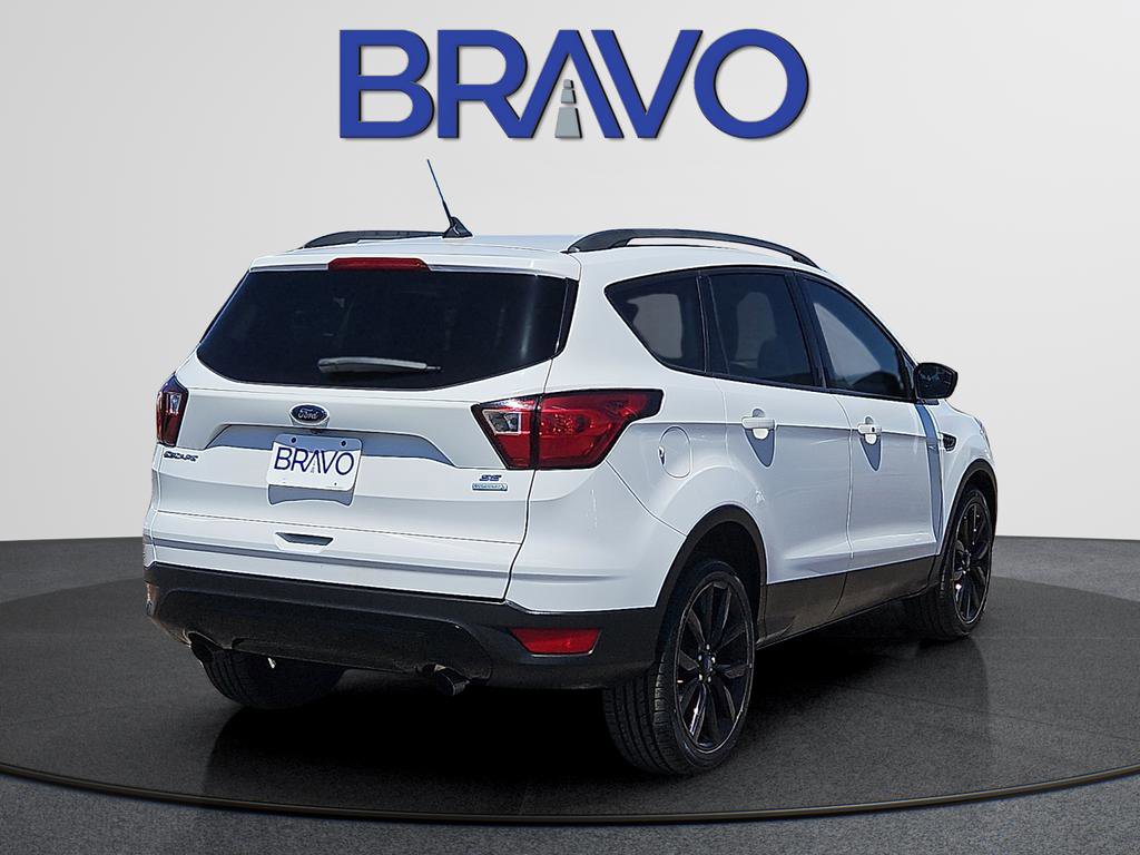Used 2019 Ford Escape SE FWD image 4