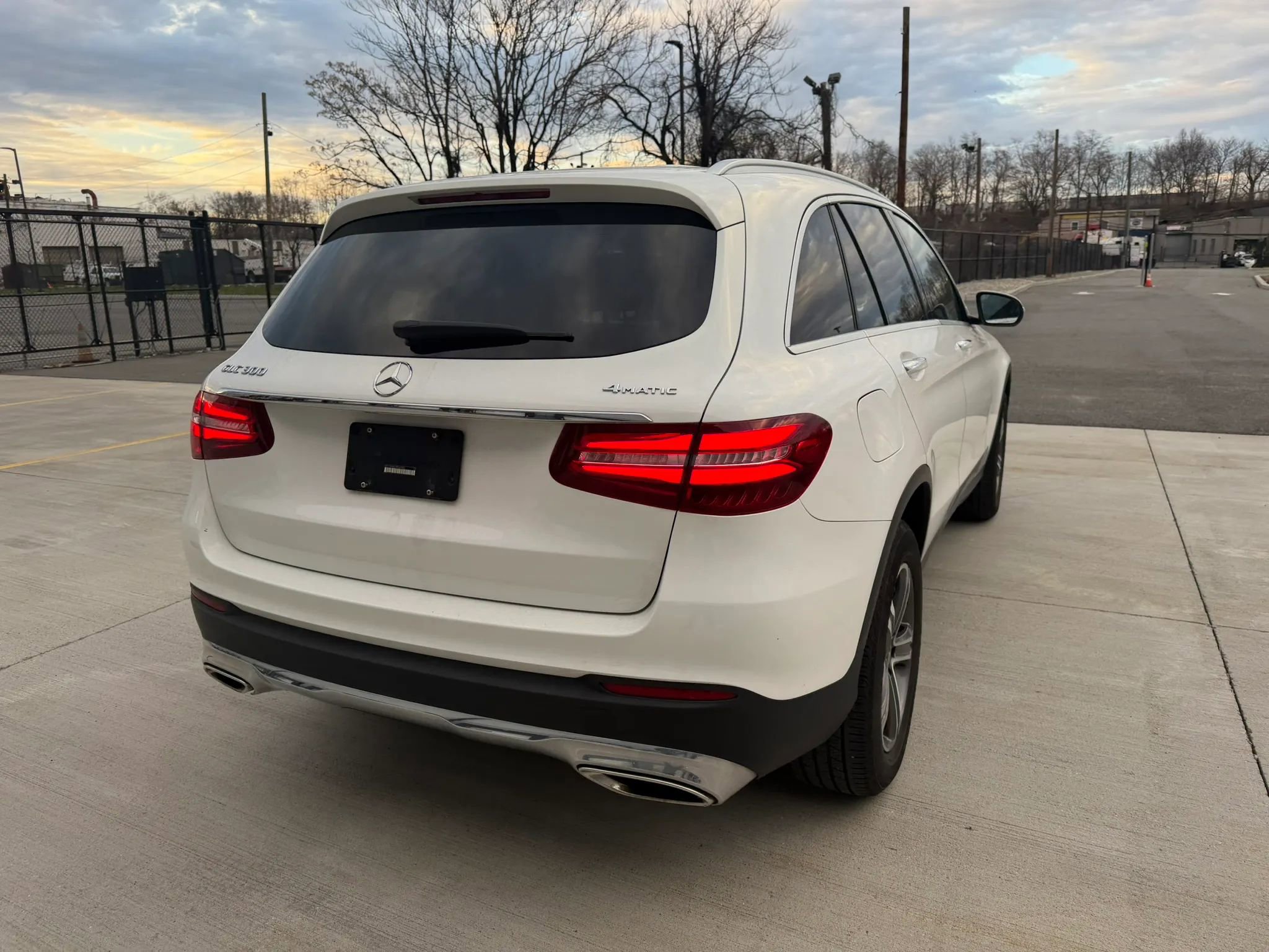 Used 2019 Mercedes-Benz GLC 300 4MATIC image 11